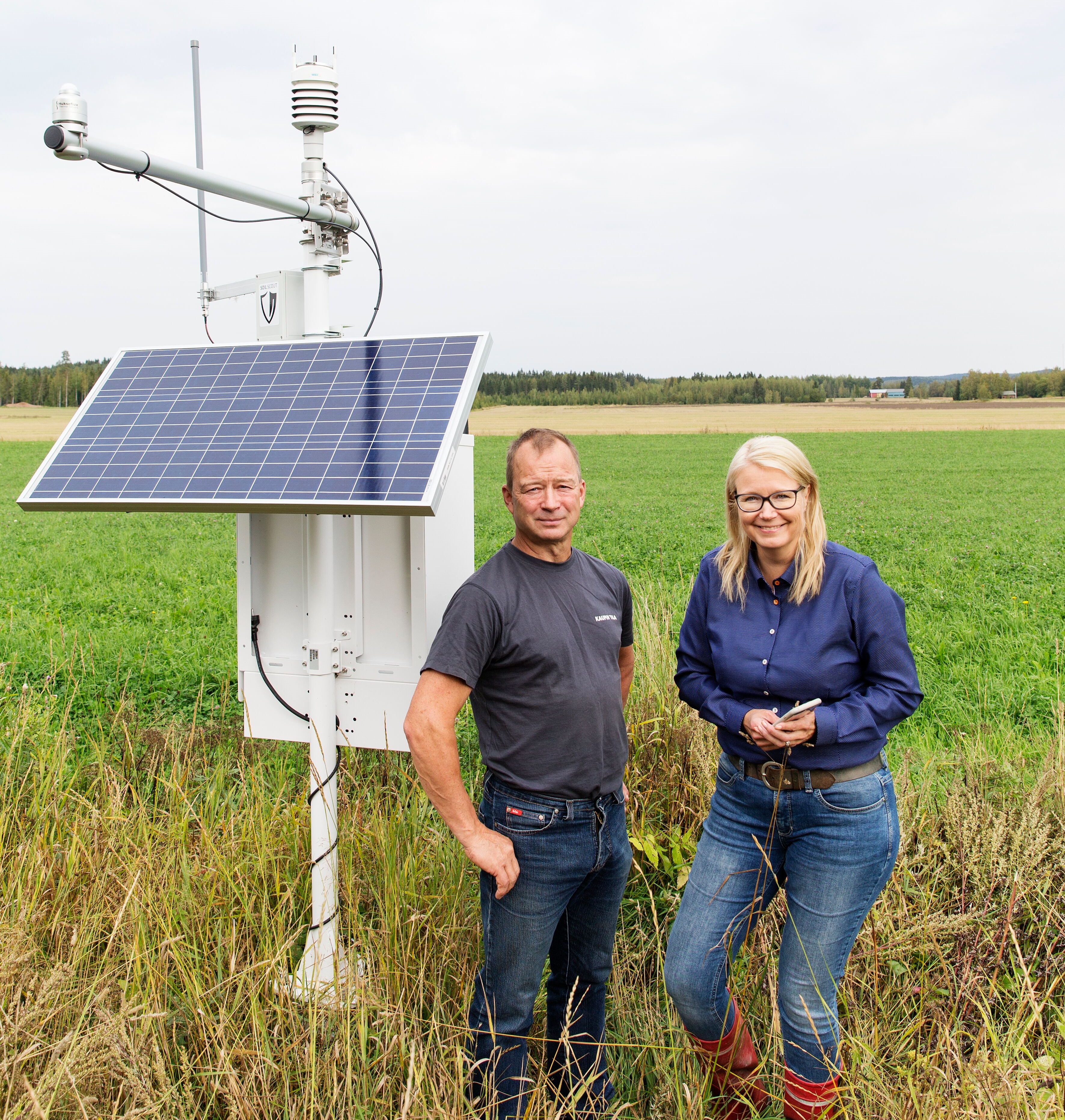 Kaikille Carbo-yhteisty&ouml;verkostossa mukana oleville tiloille on asennettu t&auml;n&auml; vuonna s&auml;&auml;asema. Tilan is&auml;nt&auml; Risto Linnainmaa esitteli lokakuun alussa s&auml;&auml;asemaa Yaran nurmen kehitysp&auml;&auml;llikk&ouml; Mervi Sepp&auml;selle.