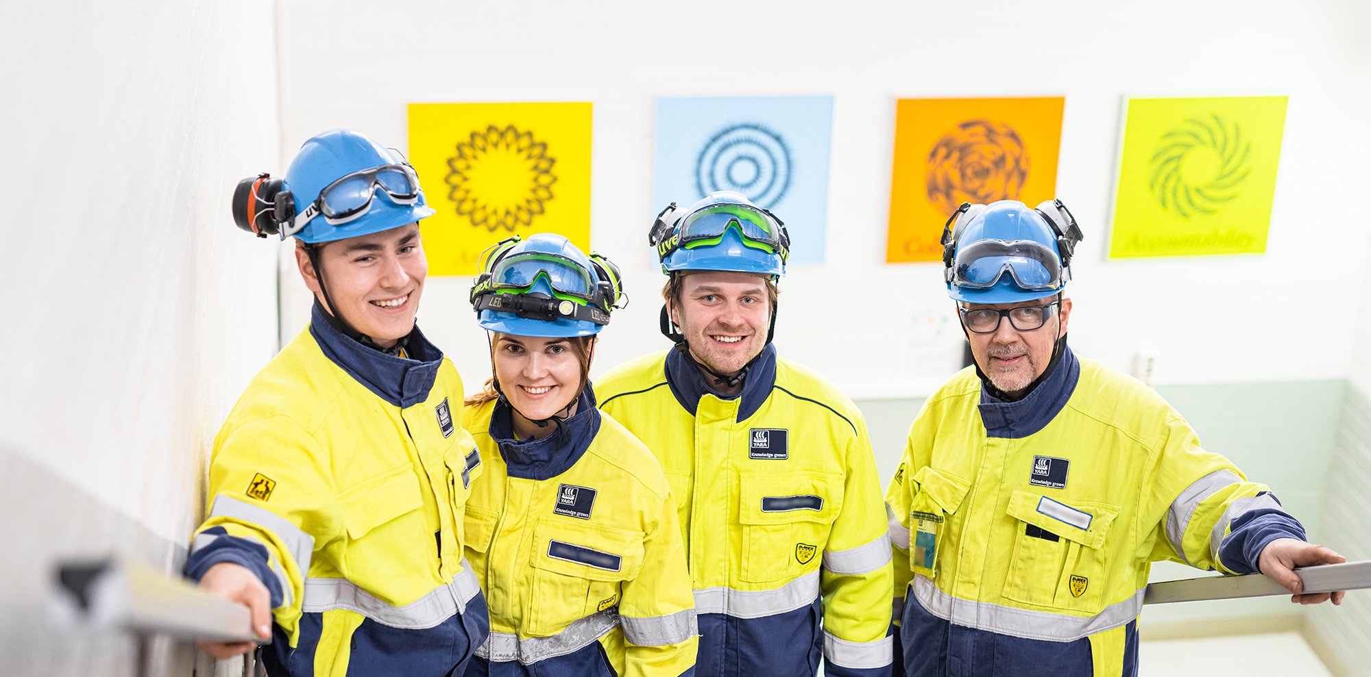 Kuvassa Yara Siilinjärven henkilöstöä suojavarusteissa